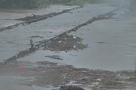 Peets Bridge at Gordonvale has gone under.