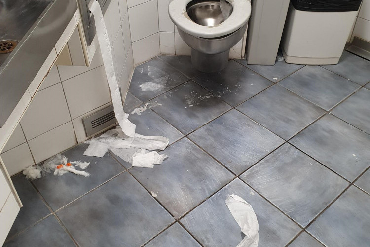 Gazza's Goss: It's a dunny debacle - feature photo