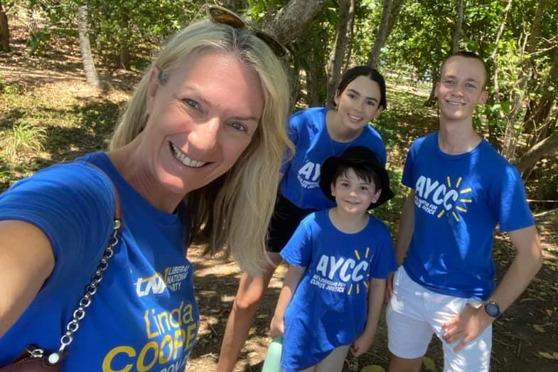 LNP Candidate Linda Cooper got a selfie with Australian Youth Climate Coalition members Holly Farnan, Garrett Swearingen and Jasper Farnan last Friday, but did not agree to the renewable energy targets they requested.