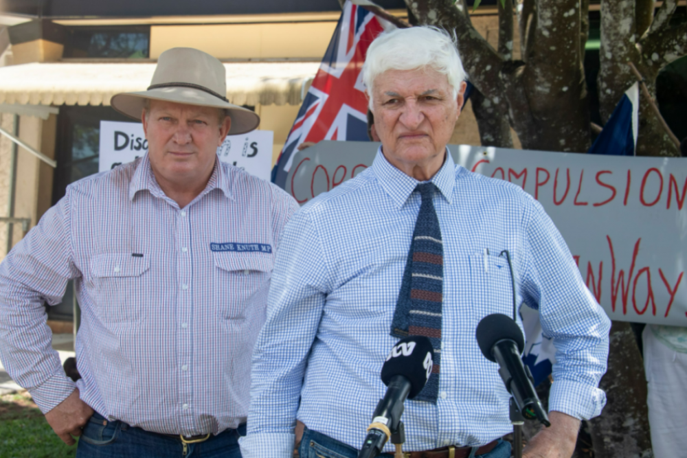 Bob Katter and Shane Knuth demand reopening of the Mission Beach Pub