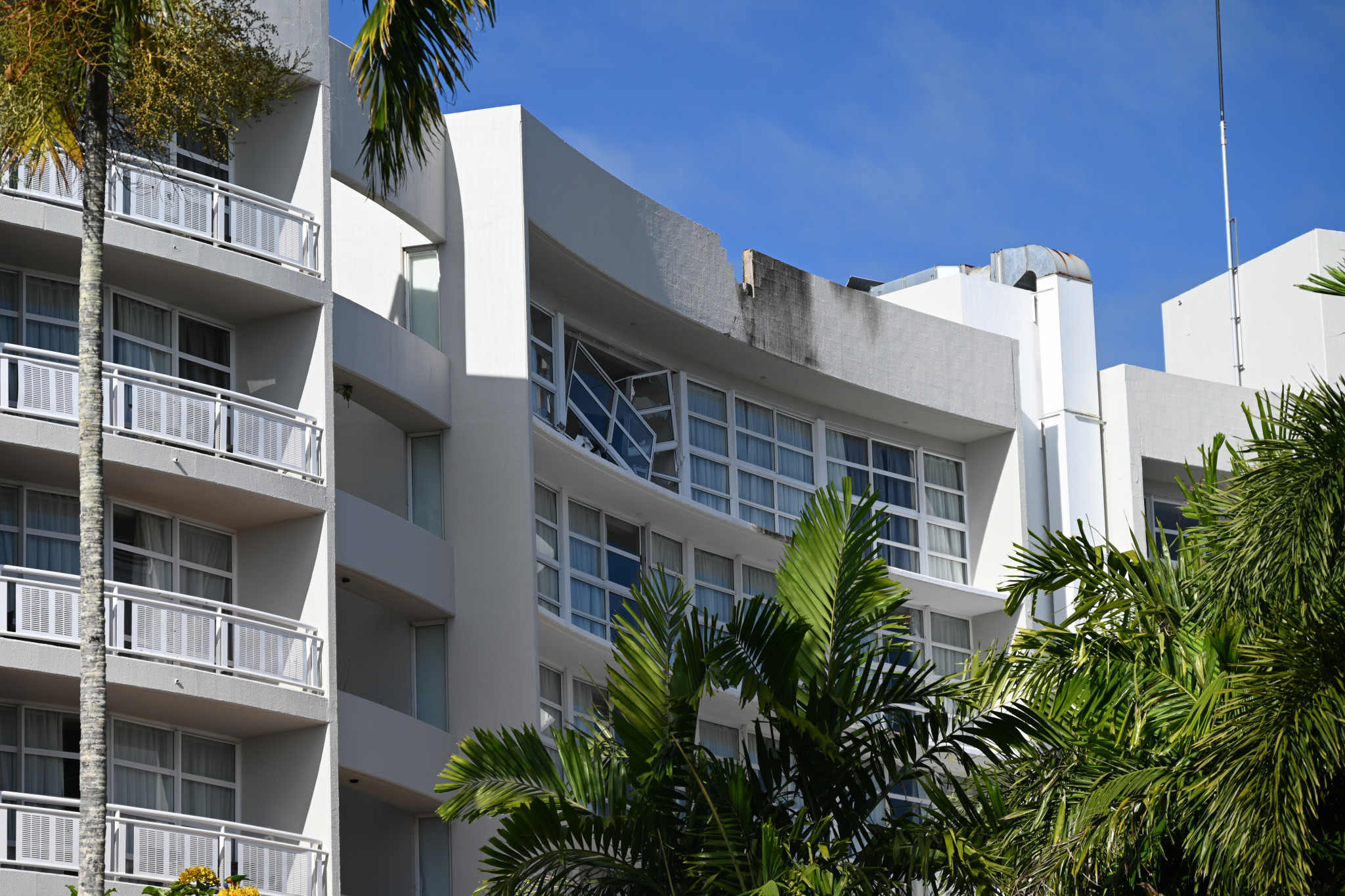 The windows of the rooms right below the roof of the hotel were destroyed and hundreds of guests were evacuated with no major injuries reported.