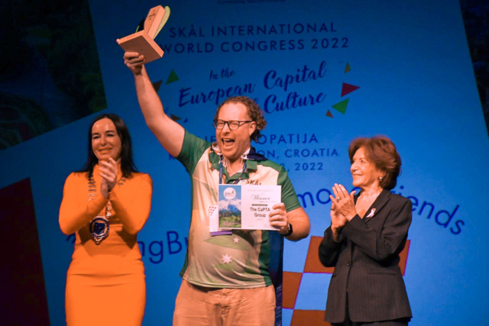 CaPTA Group’s Ben Woodward accepting the 2022 FULL STORY >> PAGE 5 Skål International Sustainable Tourism Award