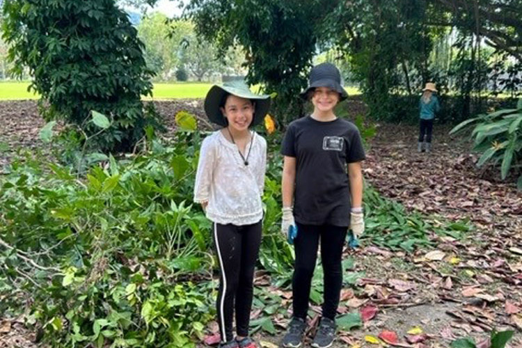 Isabelle Duffy and Marnie Candy helping at the working bee.