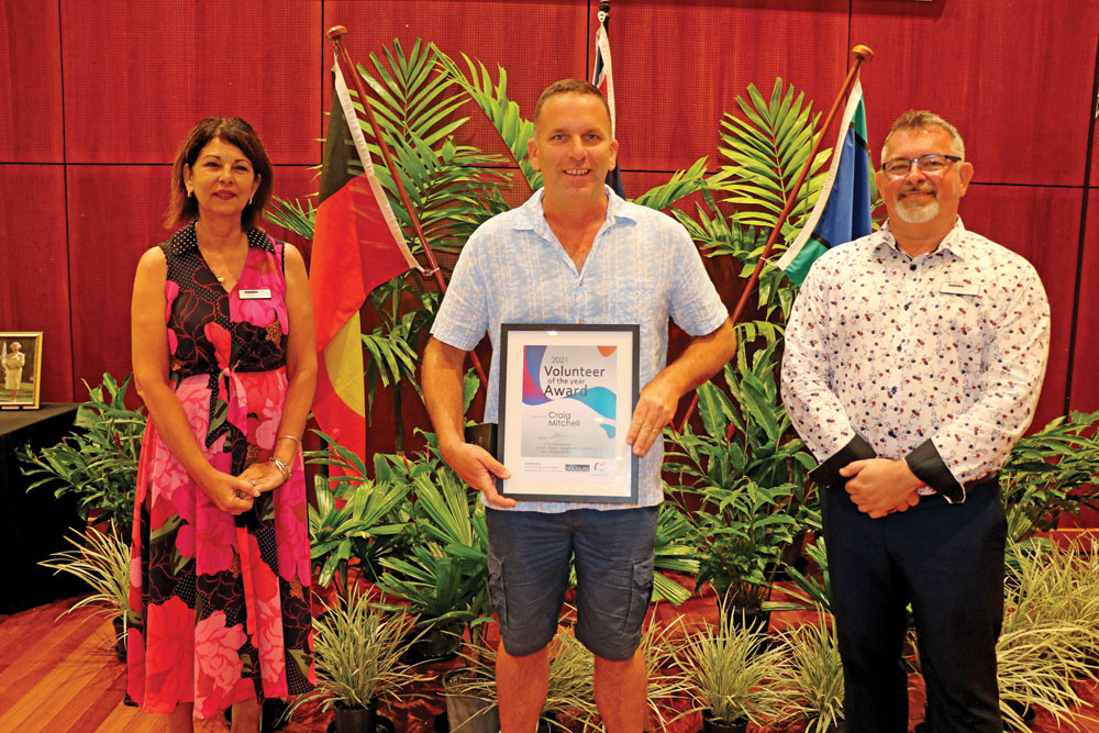 Deputy Mayor Lisa Scomazzon and Mayor Michael Kerr with 2021 Volunteer of the Year, Craig Mitchell.