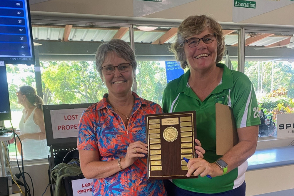 L-R) Atherton Golf Club president Shelley Broadley and FNQ Women’s Golf president Niki Bruce