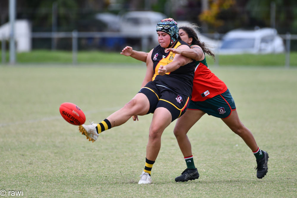 Luana Healey (North Cairns Tigers) gets a kick away under pressure. Picture: rawi/AFL Cairns