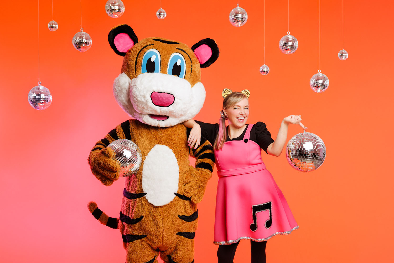 Pevan the tiger and Sarah performed to Cairns families during their national Pevan and Sarah tour at CPAC. Picture: Supplied