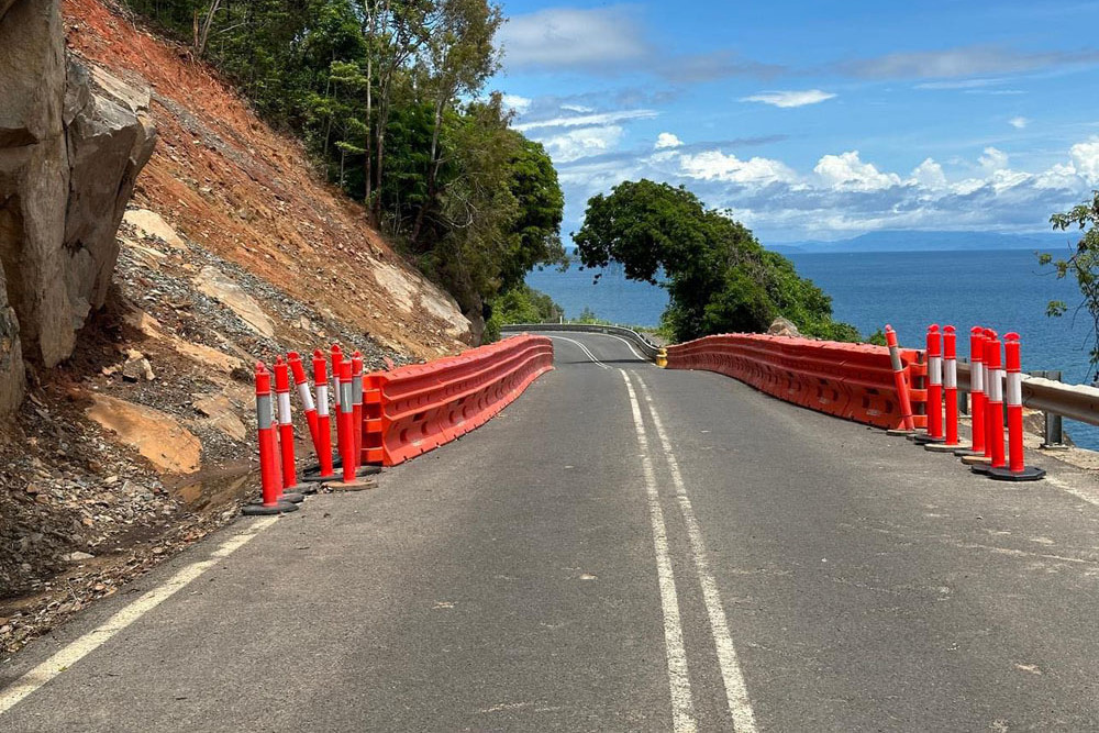 A single lane section on the Captain Cook Highway. Motorists are being urged to be patient. Picture: Douglas Shire Council