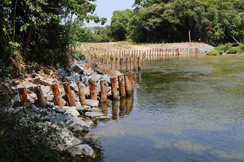 Innovative method of preventing flood damage at Mossman river this wet season - feature photo