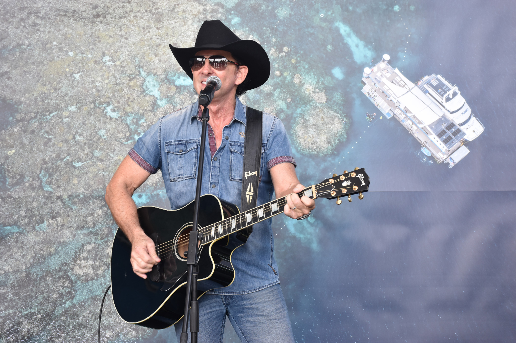 Country music star Lee Kernaghan performing at the launch of the upcoming Savannah Sounds on the Reef. PICTURE: Isabella Guzman Gonzalez