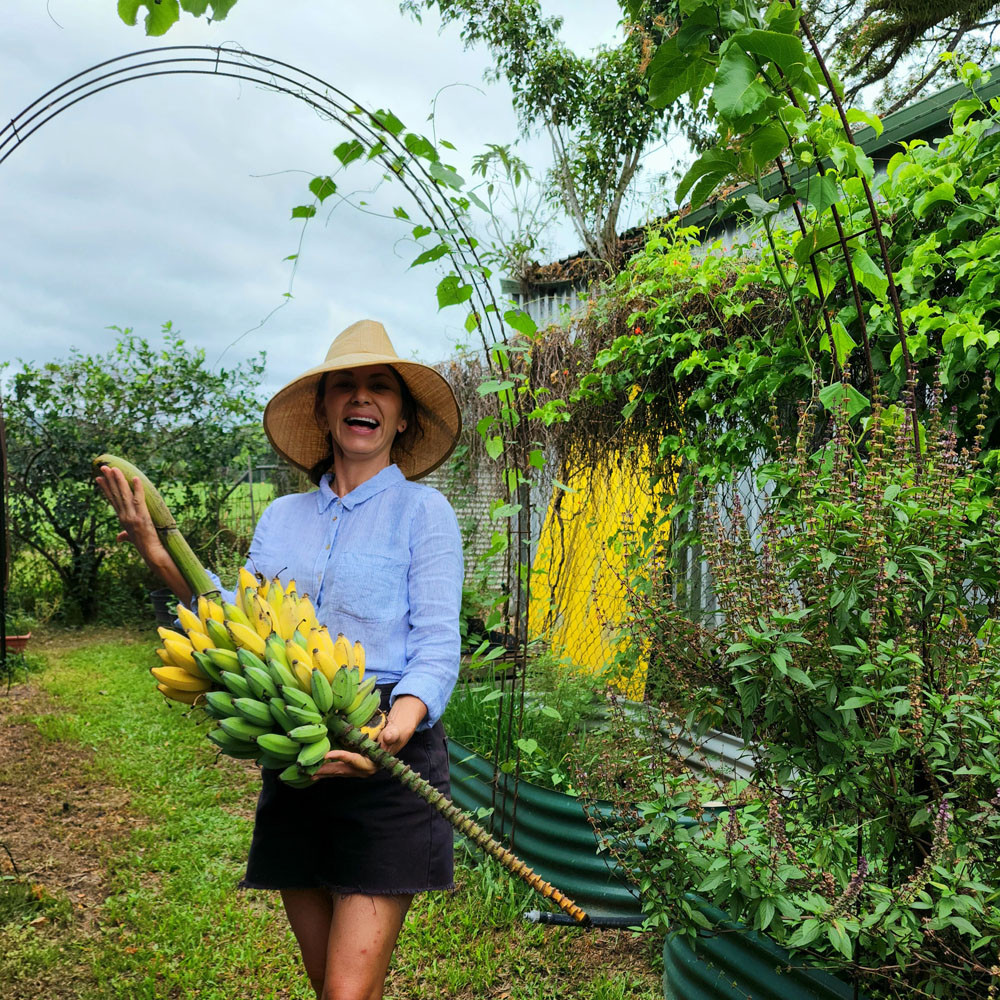 Jessa the Gardener and bananas