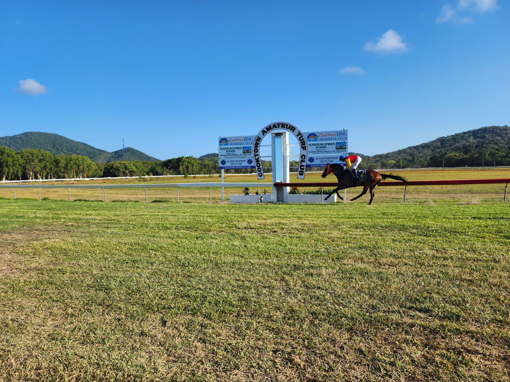 Cooktown Cup winning horse, Choir Boy, crosses the line.