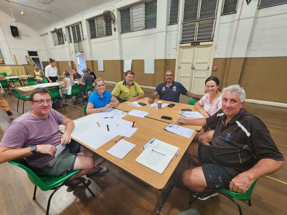 Mossman locals work on a plan for the future at a recent meeting.