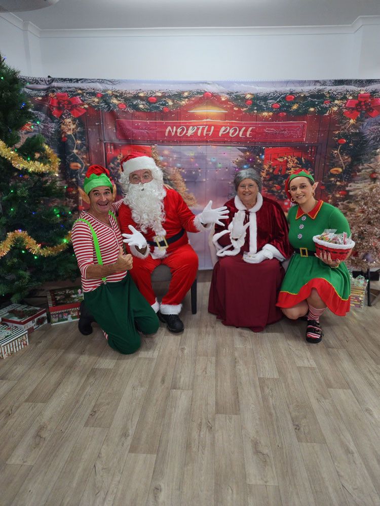 the evening host, yours truly, Gazza with Santa (left), Mrs Claus and an elf. Pictures: Gary ‘Gazza’ McIlroy.