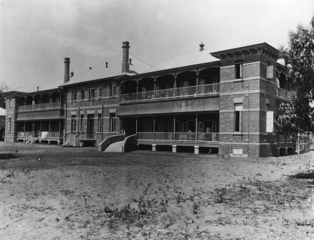 Cairns Hospital shortly after construction was completed in 1914, courtesy SLQ.