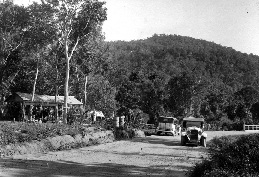 The first Hartley’s Creek kiosk, 1935, courtesy Queensland Archives.