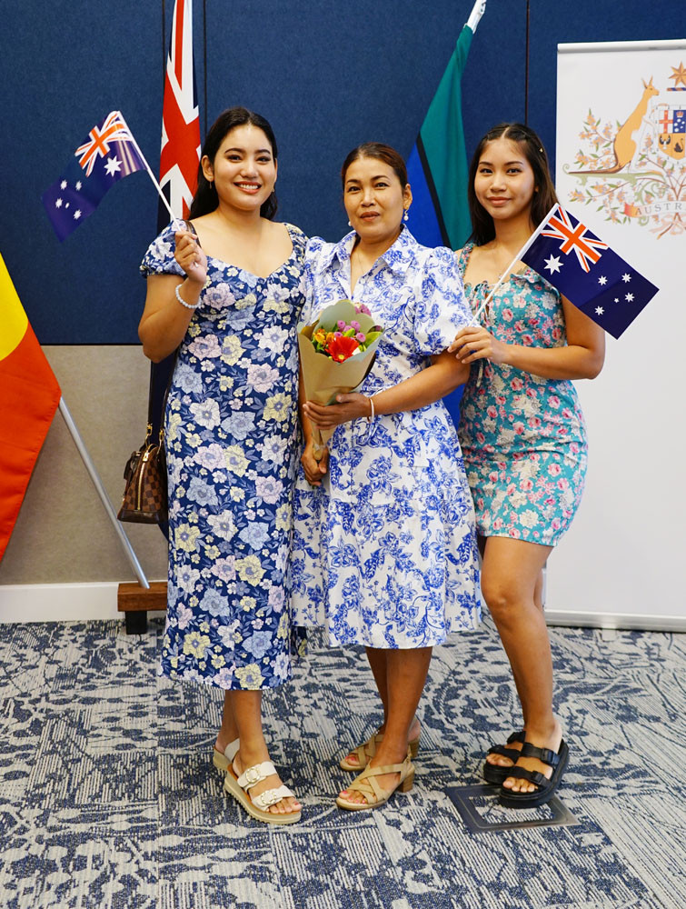 Daughters Nipaporn (left) and Varaporn Nithithanaphakdee with mum Pornpadee Nithithanaphakdee. Pictures: Cairns Regional Council