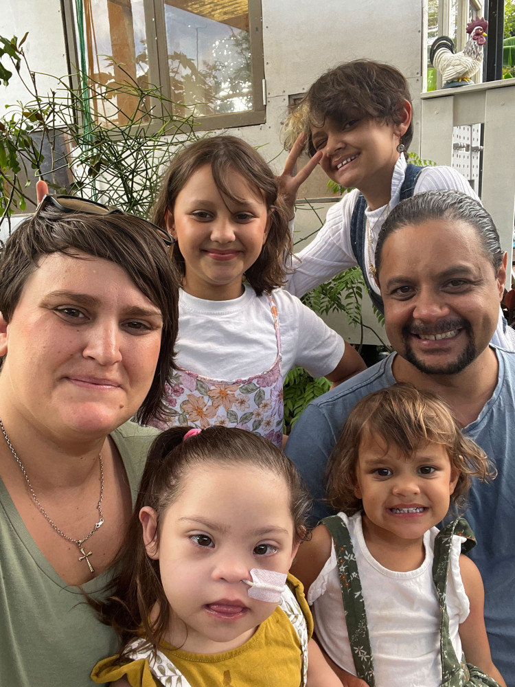 Aleece and Carlos Henriques and their family