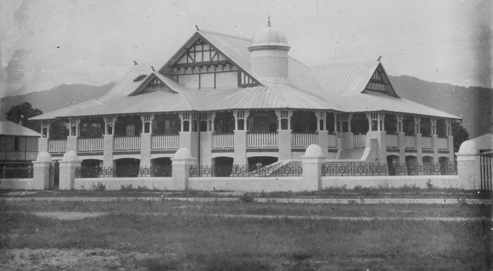 Harriet Brims’ photograph of Murray’s Lake Street residence, c. 1906-7. It was designed by Tunbridge & Tunbridge Architects. This building no longer exists so is ineligible for the photographic competition. Courtesy State Library of Queensland.